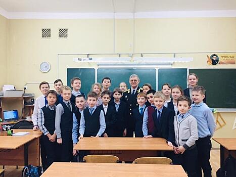 Учащиеся школы № 654 встретились с капитаном I ранга ВМФ России