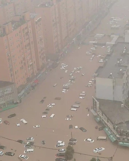 В шестнадцати водохранилищах уровень воды поднялся до критический отметки.  