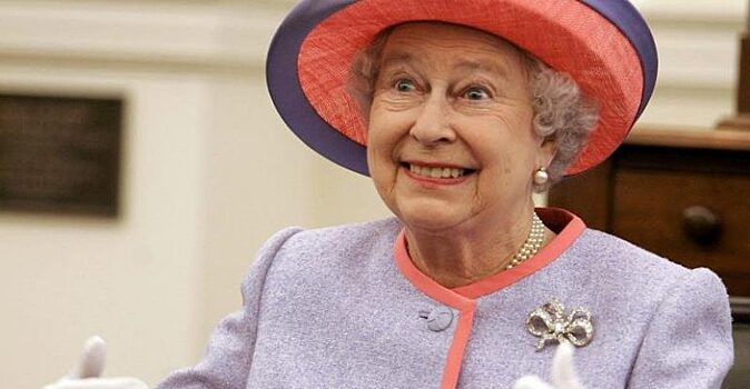 Пользователи превратили королеву Британии в королеву мемов