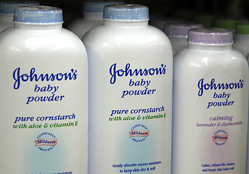 Johnson & Johnson выплатит $110 млн заболевшей раком