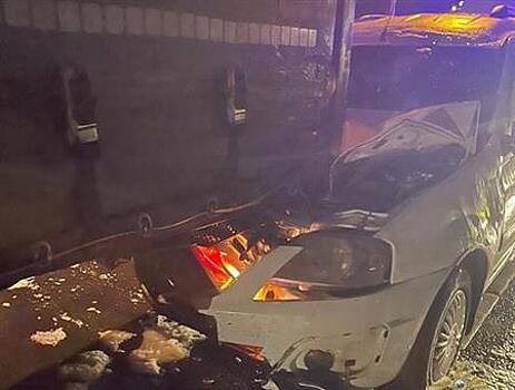 Водитель Lada Largus  въехал под фуру в Самарской области