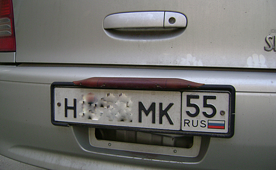 «Квадратные» номера разрешили устанавливать на иномарки