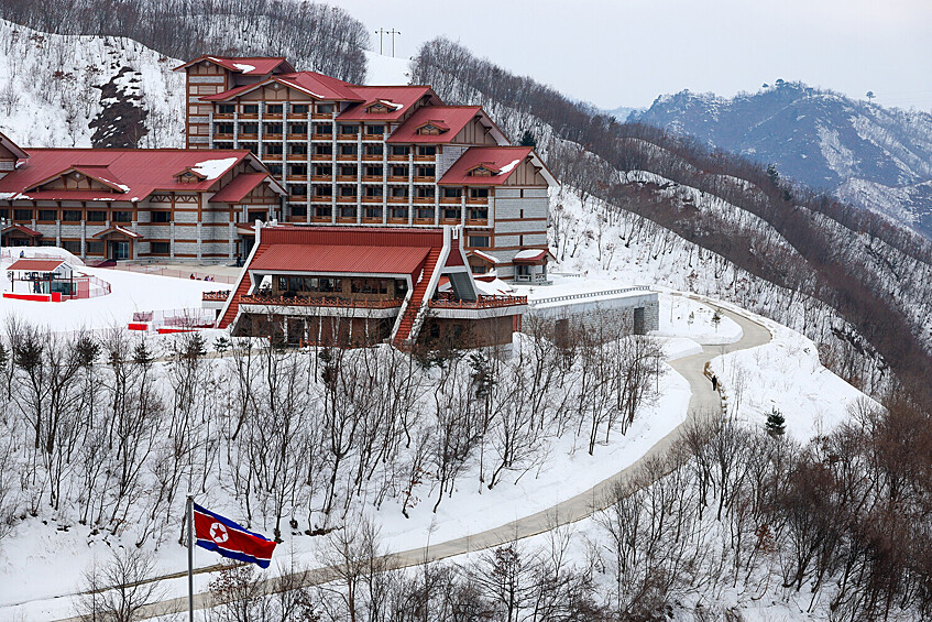 Вид на территорию горнолыжного курорта Масикрен в КНДР, февраль 2024 года