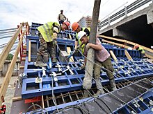 Рабочие начали бетонировать своды Макаровского моста