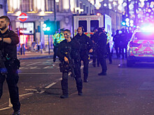 В Уэльсе неизвестный три раза въехал в толпу