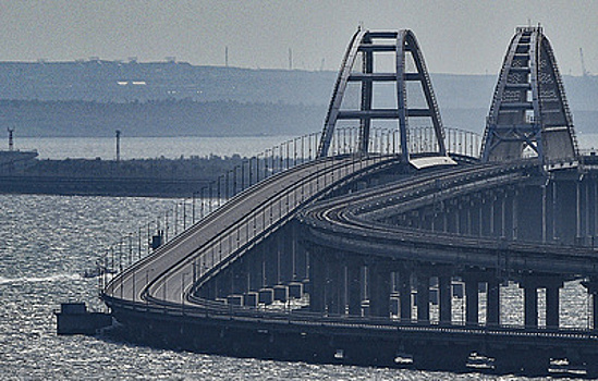 Хуснуллин заявил, что левую часть Крымского моста открыли для автомобилей раньше срока