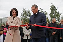 Александр Бурков открыл современный парк на окраине Омска
