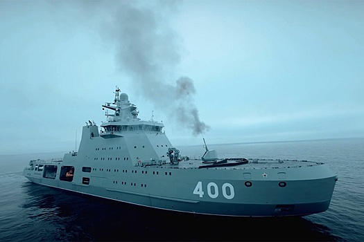 Патрульный корабль ледового класса "Иван Папанин" отстрелялся в Баренцевом море