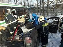 Автобус столкнулся с джипом на Московском шоссе в Петербурге