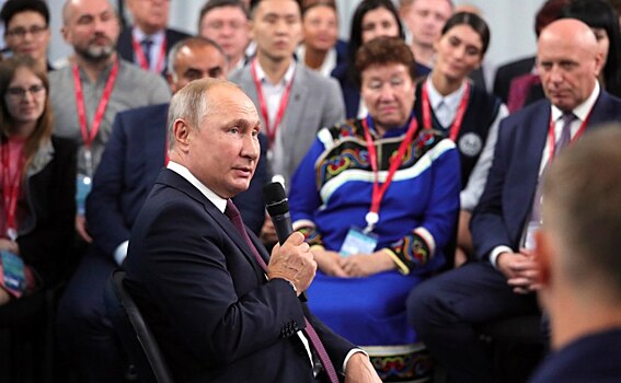 Путин пошутил про тещу на Восточном экономическом форуме