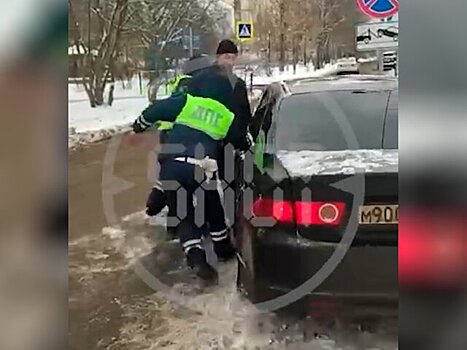 Задержан водитель, сбивший полицейского после проезда на красный свет