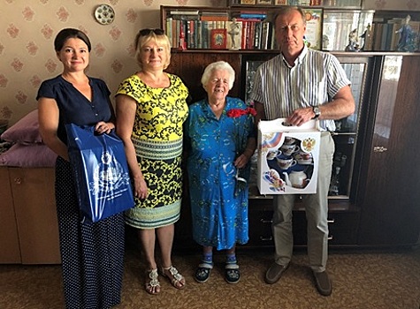 В районе Старое Крюково поздравили ветерана Великой Отечественной войны с 90-летием