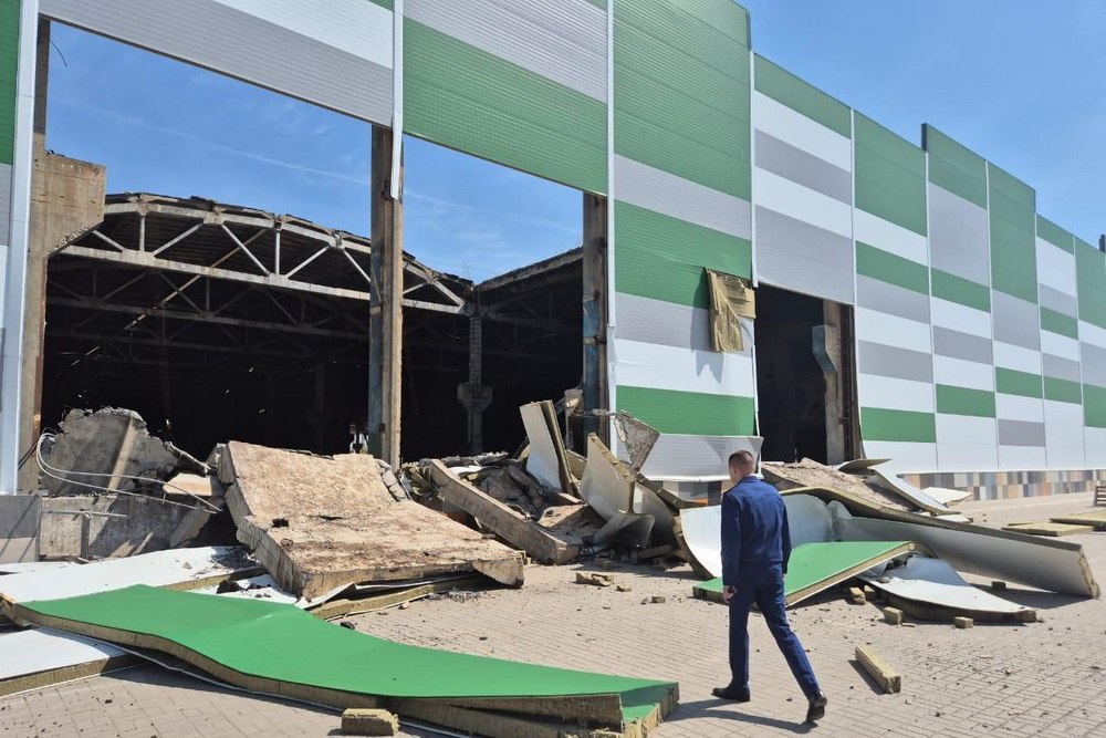 В Волгограде обрушилась часть конструкции торгового комплекса