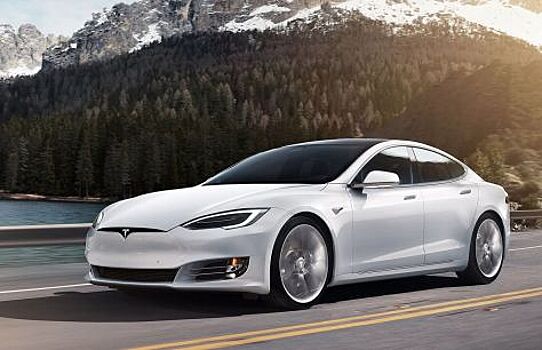 Tesla Model S опережает Porsche Taycan на Нюрбургринге