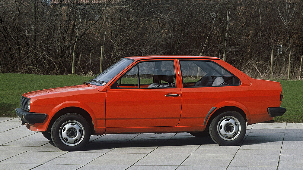 Polo Derby (1977–1981) — версия с увеличенным багажником, также разработанная Audi. Несмотря на скромные продажи, модель доказала гибкость платформы.
