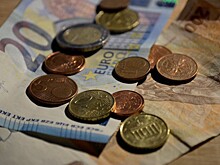 Курсы доллара и евро снизились на Московской бирже