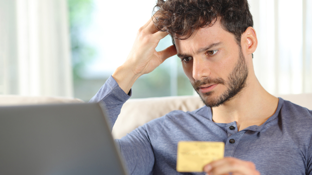 Россиянам объяснили, как отменить списания с карт за подписку