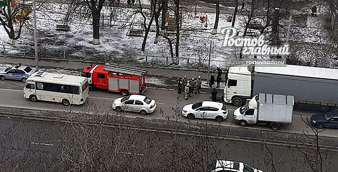 В Ростове на Чкаловском грузовик сбил женщину