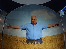 "Хуже водки лучше нет": Что можно увидеть на фотовыставке к 85-летию политика и автора крылатых афоризмов Виктора Черномырдина