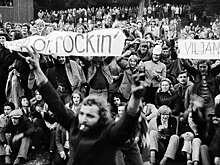 Жизнь в «волосатом подполье»: утраченная история советских хиппи (The Guardian, Великобритания)