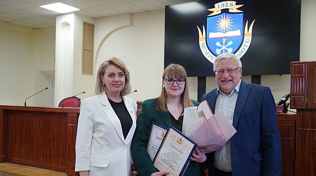 В Воронеже Исаевскую премию вручили поэту и филологу Екатерине Стрельниковой