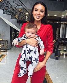 «Мамин, но похож на папу»: Оксана Самойлова поделилась фото с маленьким сыном