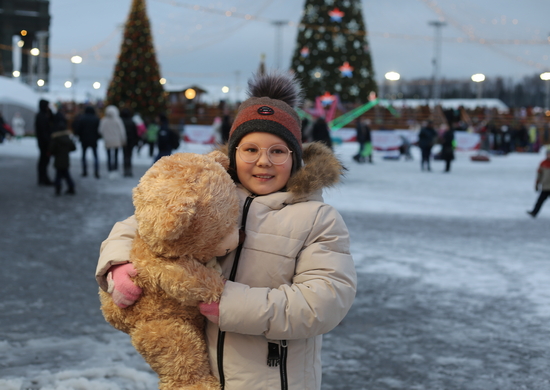 Замминистра обороны РФ Тимур Иванов исполнил новогоднюю мечту девочки из Республики Бурятия