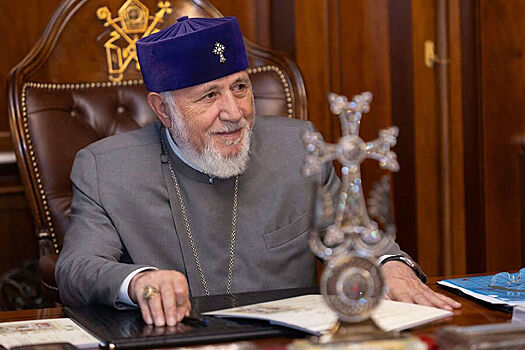 Лишенный сана католикос всех армян уехал в Индию