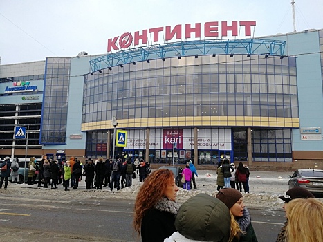 В Петербурге эвакуировали десятки зданий