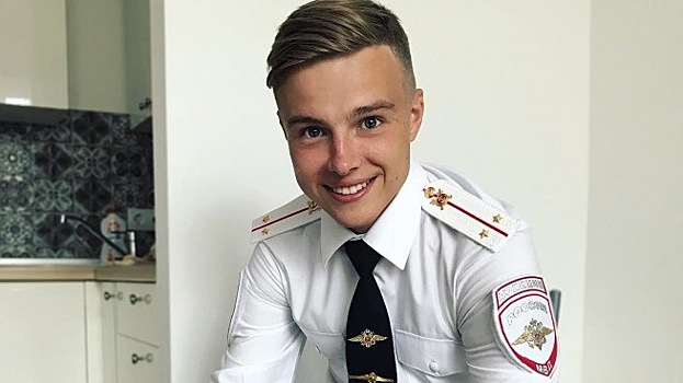 «Гламурный полицейский» Роман Карплюк уволился из полиции