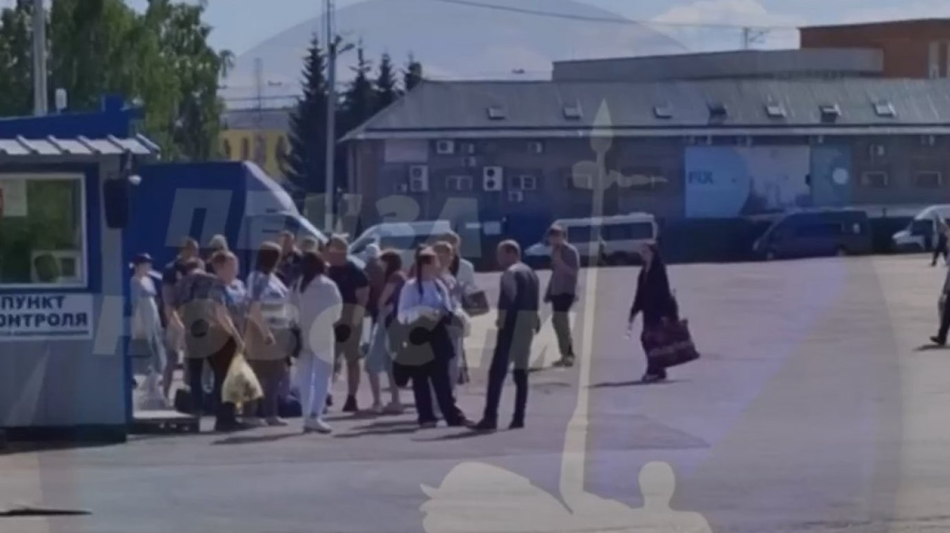 С автовокзала эвакуировали людей из-за бесхозной сумки