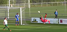 В Швейцарии футболист через себя забил гол в собственные ворота