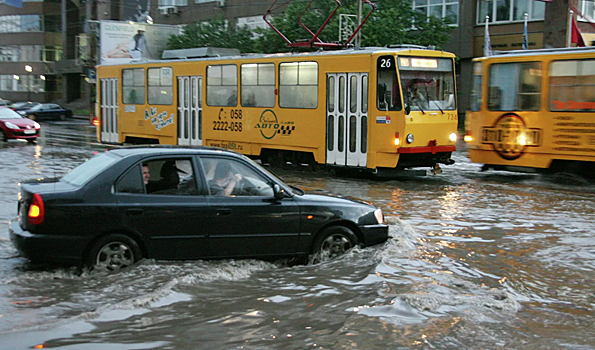 В Екатеринбурге ночной ливень затопил улицы