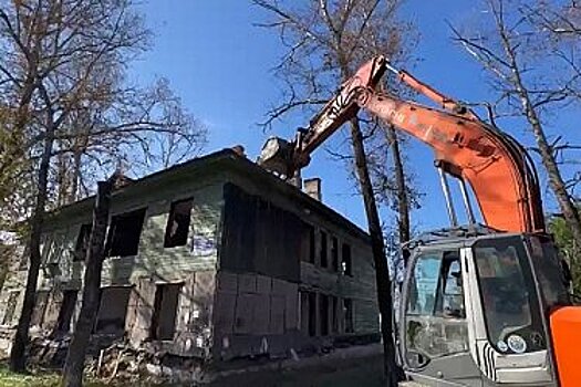 В Хабаровске снесли восьмой аварийный дом на проспекте 60-летия Октября
