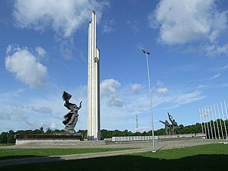 «Российский фонд мира» потребует от ООН оценить планы Латвии снести все советские памятники