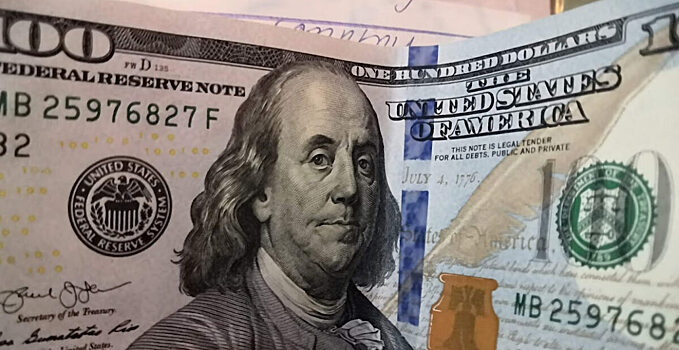 Центробанк: В Саратовской области нашли поддельные 100 долларов США