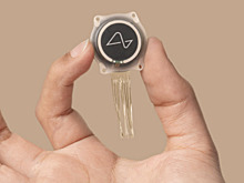 Названы три главных конкурента Neuralink