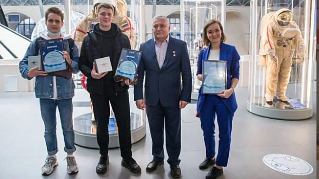 Победителей Космического диктанта в центре «Космонавтика и авиация» наградили на ВДНХ
