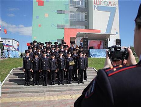 Школьники микрорайона Крутые Ключи познакомились с армейским бытом на празднике "День призывника"