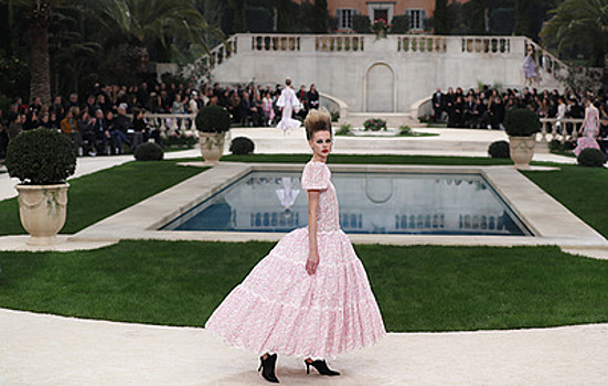 Показ, на который не вышел Лагерфельд. Chanel Haute Couture на Неделе моды в Париже