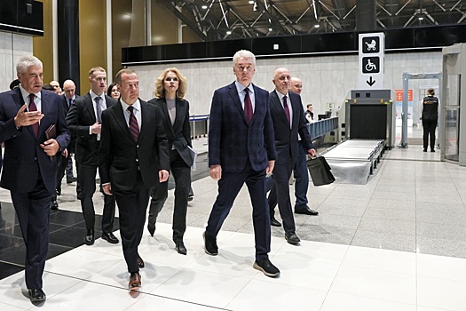 Медведев призвал масштабировать биометрию на все пункты пропуска через границы