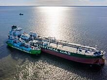 «Газпром нефть» первой в России начала заправлять суда сжиженным природным газом