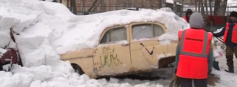 В Томске судебные приставы ликвидировали свалку автомобилей