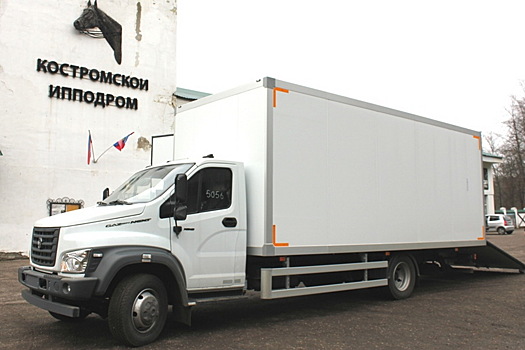 При содействии губернатора Костромской области Сергея Ситникова конная школа получила транспорт для участия в межрегиональных соревнованиях