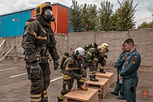 Специалисты Пожарно-спасательного центра стали лучшими в соревнованиях по спасению людей из задымленного помещения