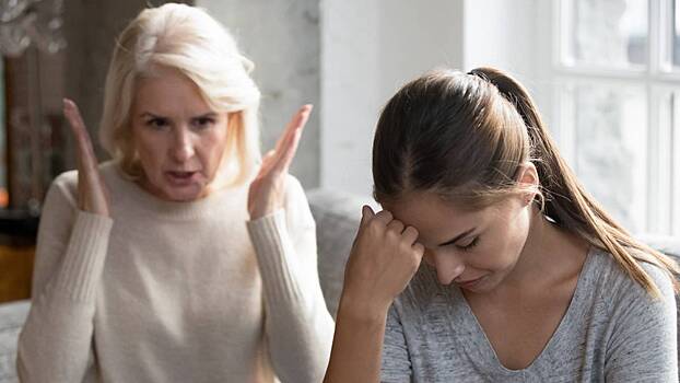 Как сложные отношения с мамой влияют на жизнь и можно ли «проработать» последствия