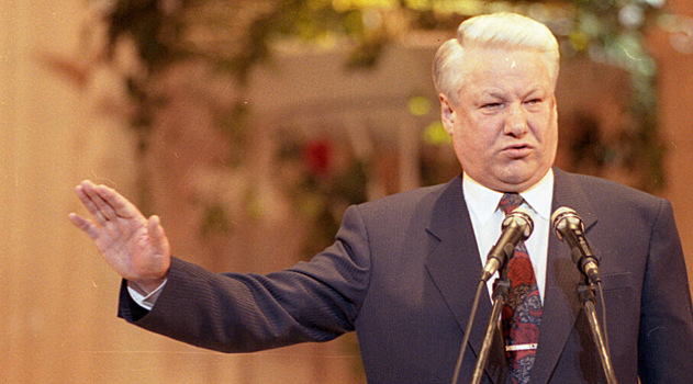 Помощник Ельцина объяснил попытки родственников скрыть пристрастие первого президента к алкоголю