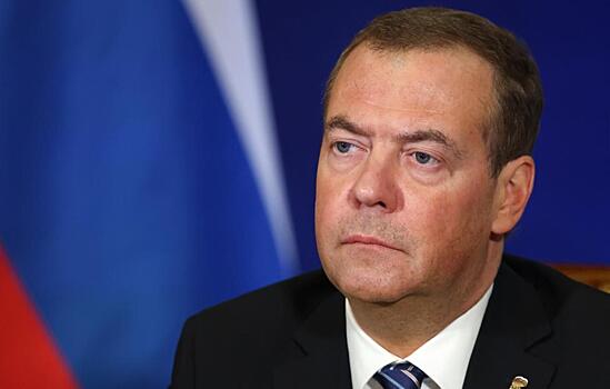 Медведев прибыл в Ханой