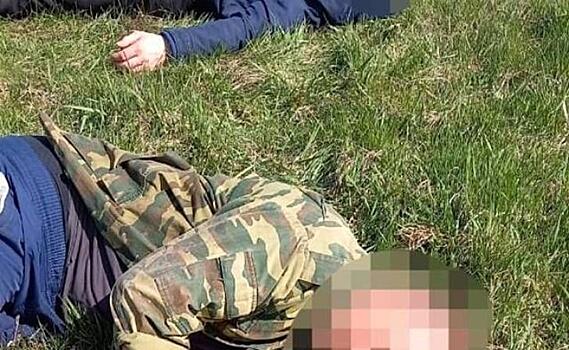 Пожарные нашли в поле горящую траву и 2 спящих курян