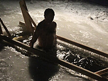 Мужчина умер после омовения в проруби на Крещение